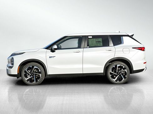 New 2025 Mitsubishi Outlander SE image 4