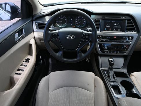 Used 2017 Hyundai Sonata SE w/ Winter Weather Package FWD image 9