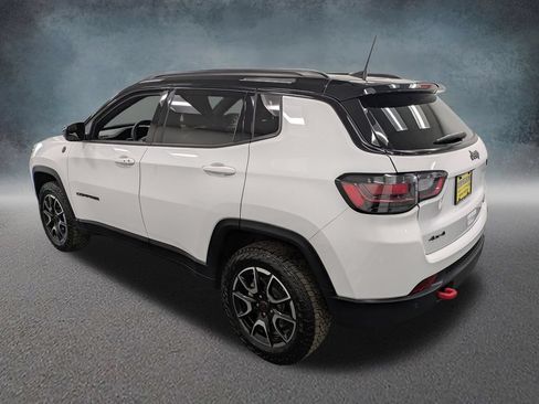 Used 2025 Jeep Compass Trailhawk w/ Trailhawk Elite Group AWD/4WD image 6