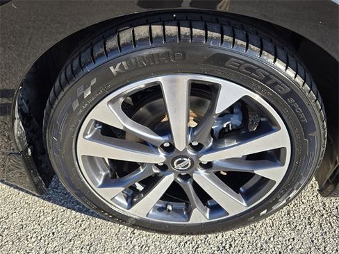 Used 2017 Nissan Altima 3.5 SR w/ Interior Lighting Package image 17