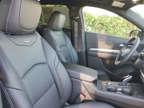 Used 2022 Cadillac XT4 Premium Luxury w/ Enhanced Visibility Package image 23