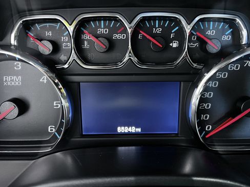 Used 2018 Chevrolet Silverado 1500 LT w/ LT Eassist Package AWD/4WD image 11