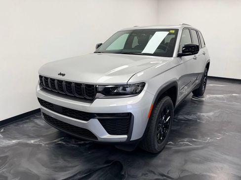 New 2026 Jeep Grand Cherokee Altitude AWD/4WD image 4