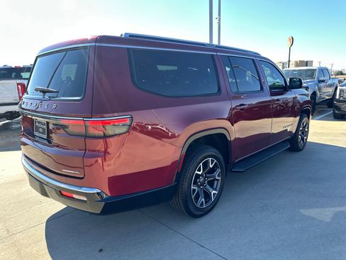 Used 2023 Jeep Wagoneer L Series III w/ Preferred Equipment Group image 5