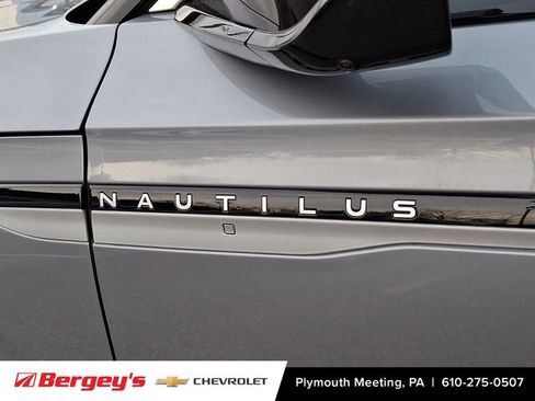 Used 2024 Lincoln Nautilus Premier AWD/4WD image 32