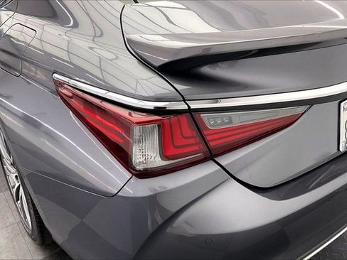 Used 2019 Lexus ES 300h w/ Premium Package FWD image 27