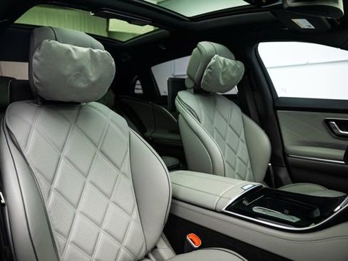 Used 2025 Mercedes-Benz Maybach S 580 4MATIC image 22