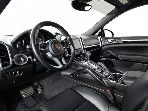 Used 2017 Porsche Cayenne S image 12