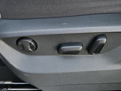 Used 2025 Volkswagen Atlas Cross Sport SE image 26