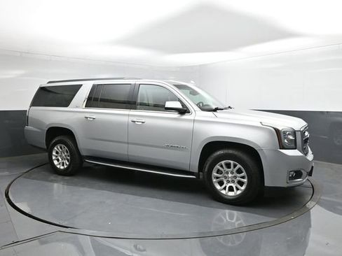 Used 2019 GMC Yukon XL SLT w/ Open Road Package AWD/4WD image 17