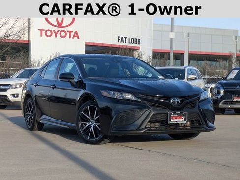 Used 2024 Toyota Camry SE image 2