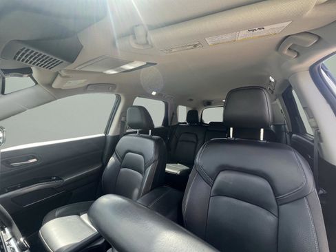 Used 2023 Nissan Pathfinder SL w/ Black Appearance Package AWD/4WD image 24