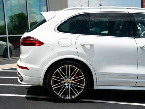 Used 2015 Porsche Cayenne Turbo AWD/4WD image 11