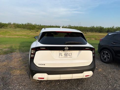 Used 2025 Nissan Kicks SV FWD image 12