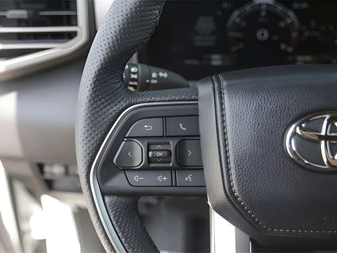 Used 2025 Toyota Sequoia SR5 image 15