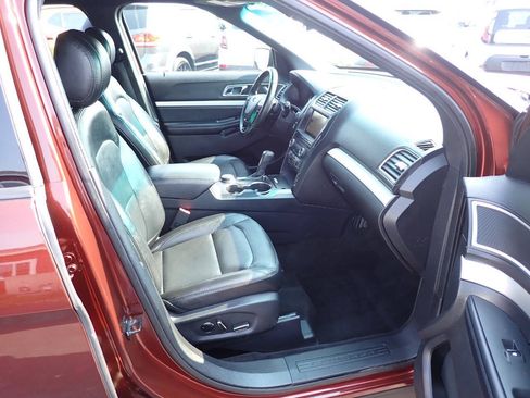 Used 2016 Ford Explorer XLT w/ Equipment Group 202A AWD/4WD image 11