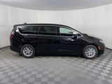 New 2025 Chrysler Pacifica Select image 5