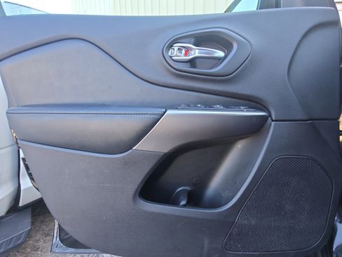 Used 2020 Jeep Cherokee Latitude Plus image 25