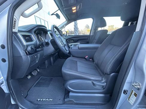 Used 2019 Nissan Titan SV image 10