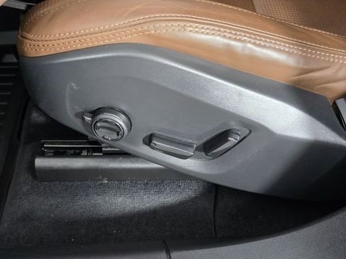 Used 2023 Volvo XC60 T8 Ultimate w/ Climate Package image 26