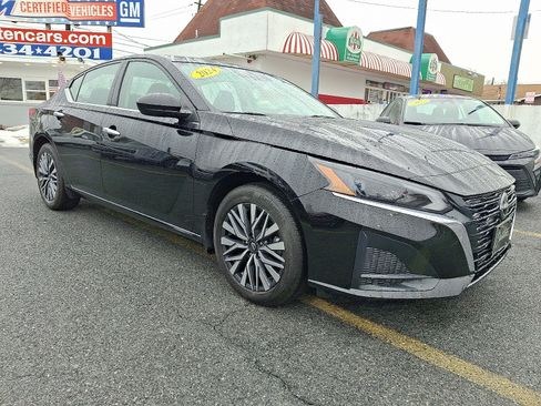 Used 2024 Nissan Altima 2.5 SV w/ SV Premium Package image 6