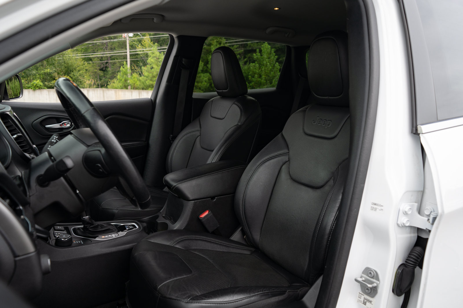 Used 2020 Jeep Cherokee Limited AWD/4WD image 15