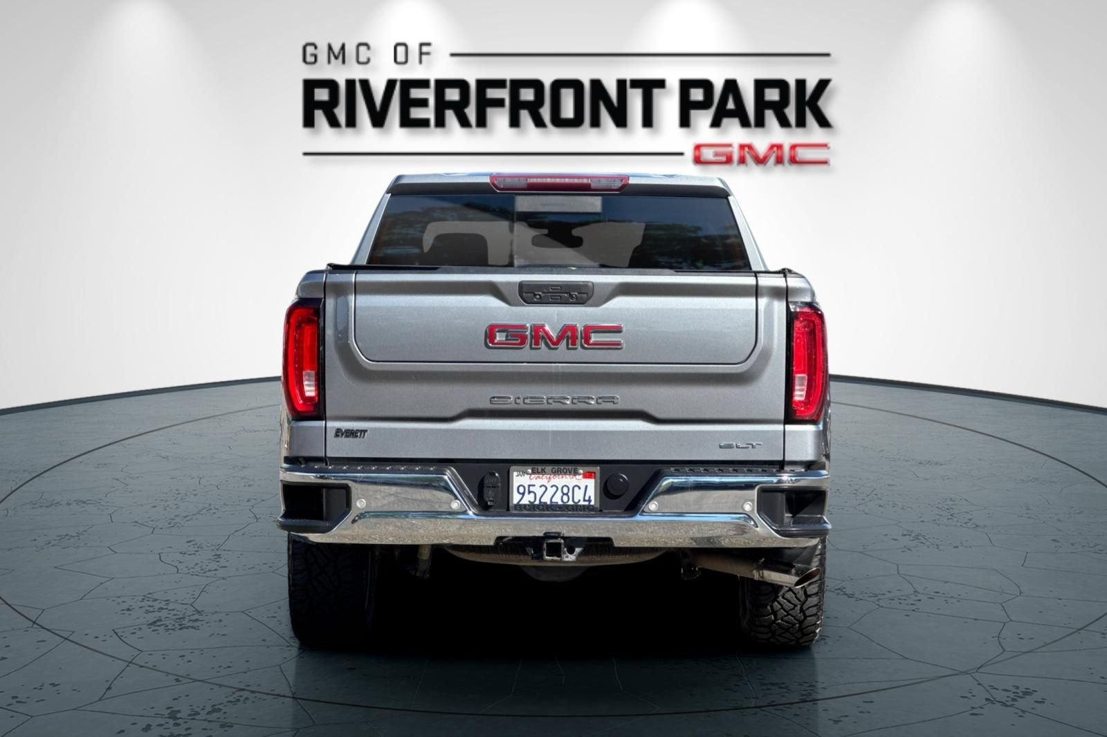 Used 2020 GMC Sierra 1500 SLT w/ SLT Premium Plus Package AWD/4WD image 4
