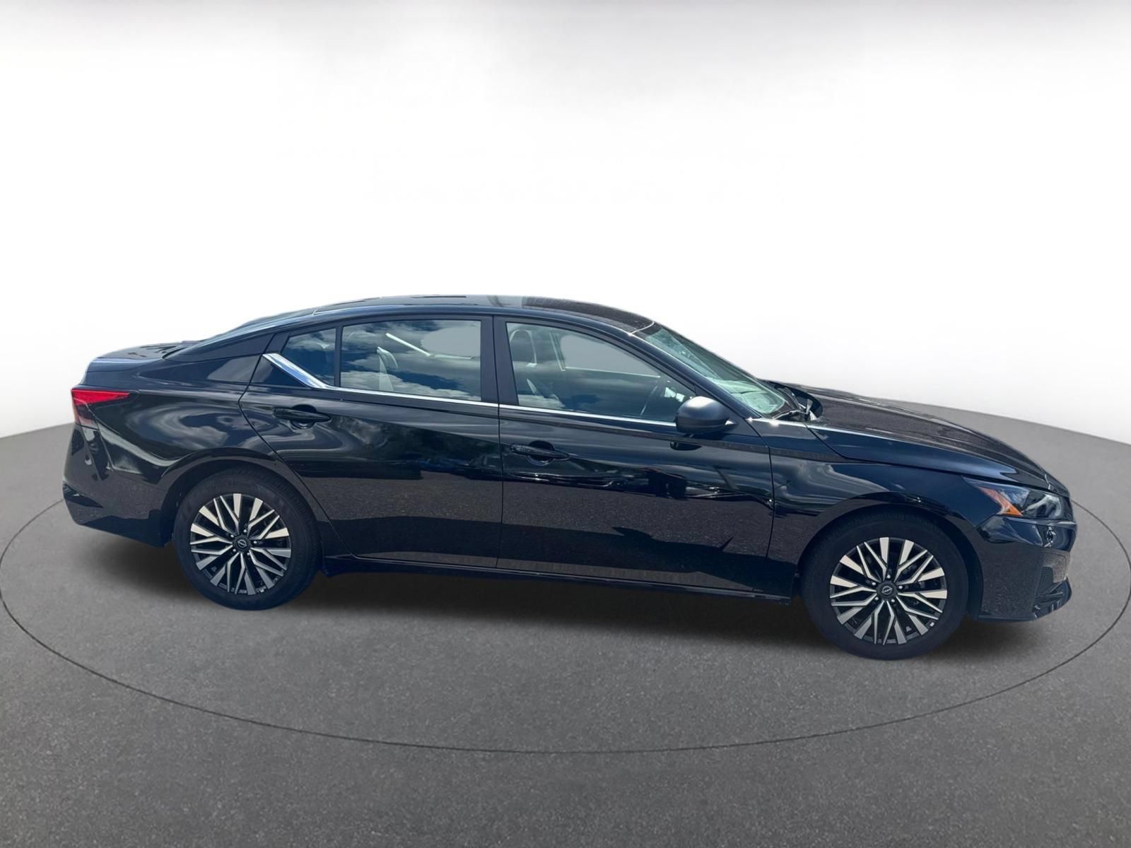 Used 2026 Nissan Altima 2.5 SV FWD image 14