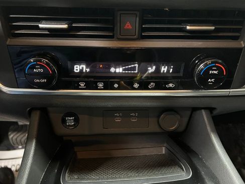 Used 2024 Nissan Rogue SV image 30