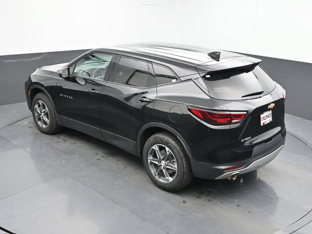 Used 2025 Chevrolet Blazer LT FWD image 19