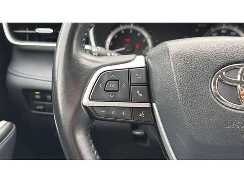 Used 2023 Toyota Highlander XLE FWD image 25