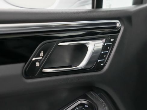 Certified 2025 Porsche Macan S image 22