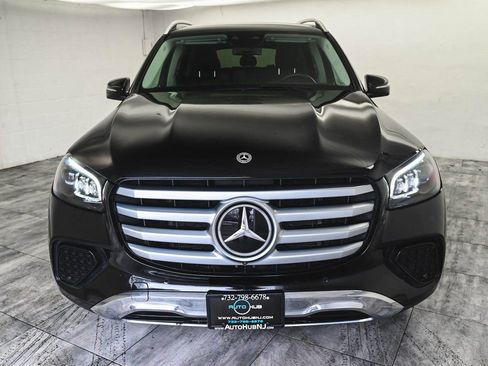 Used 2024 Mercedes-Benz GLS 450 4MATIC image 2