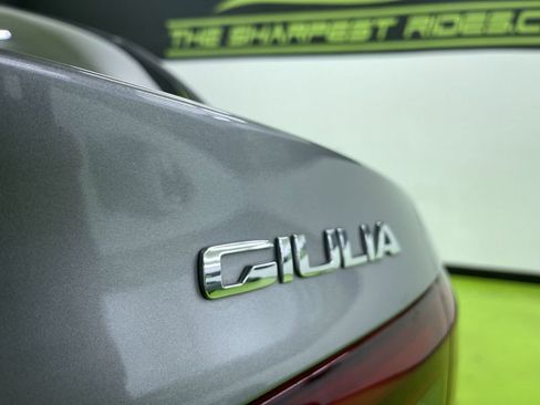 Used 2019 Alfa Romeo Giulia image 13