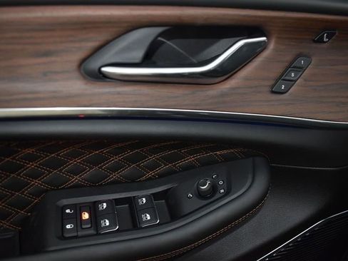 New 2025 Jeep Grand Cherokee Summit image 13