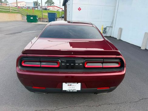 Used 2019 Dodge Challenger SXT RWD image 6