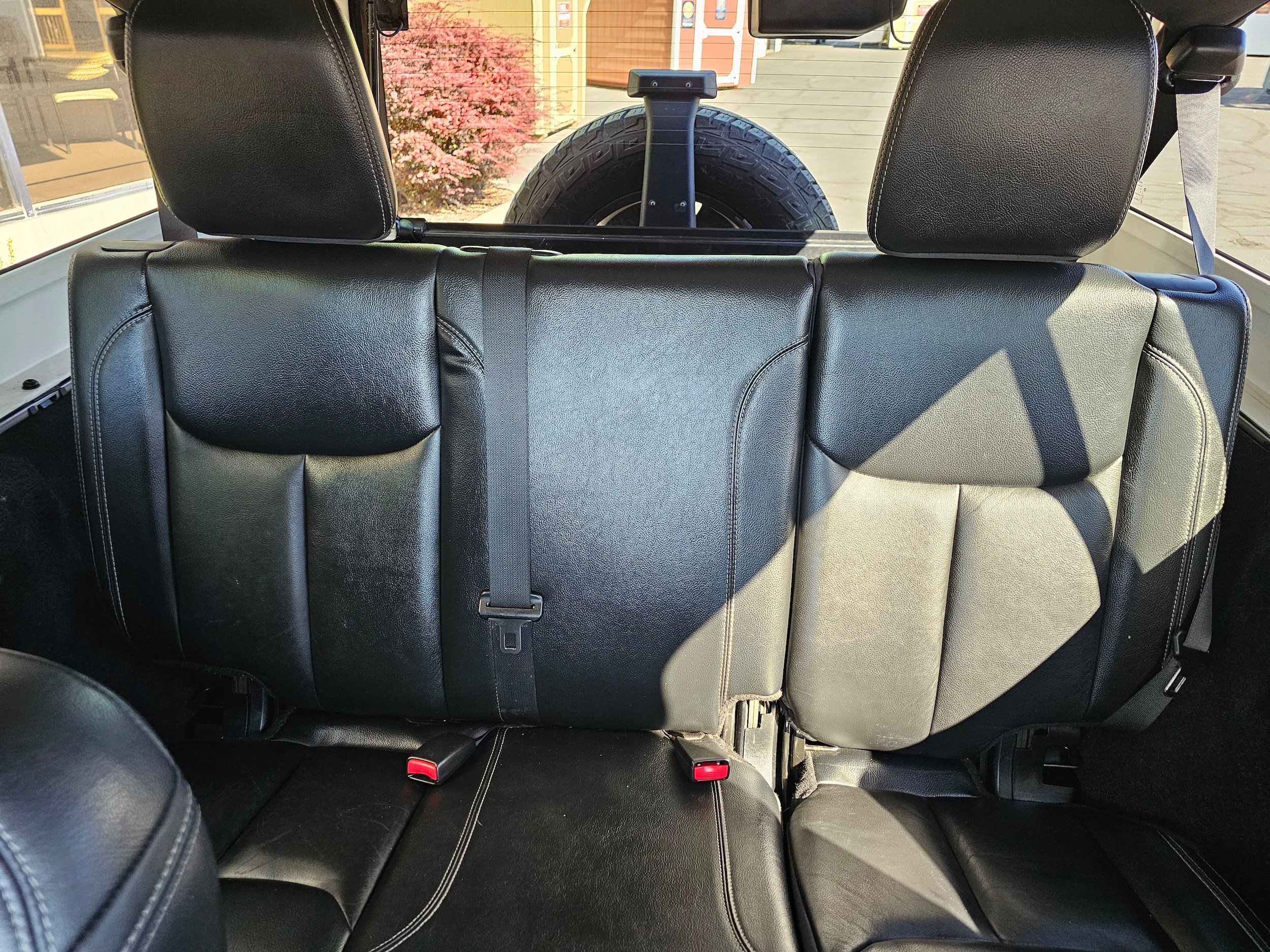 Used 2013 Jeep Wrangler Unlimited Sahara w/ Connectivity Group AWD/4WD image 17