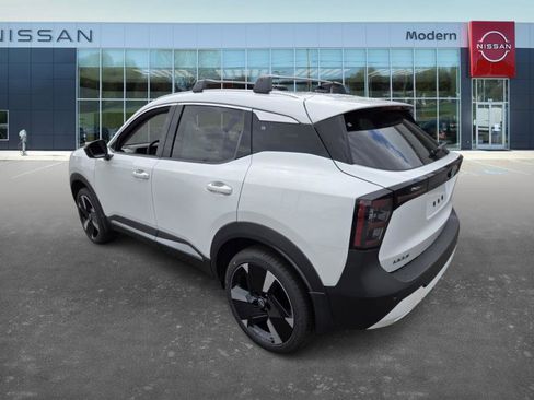 New 2026 Nissan Kicks SR w/ Cold Weather Package image 7