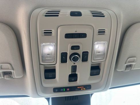 Used 2023 GMC Yukon Denali w/ Denali Reserve Package image 21