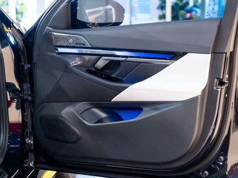 Used 2025 BMW M5 Touring image 41