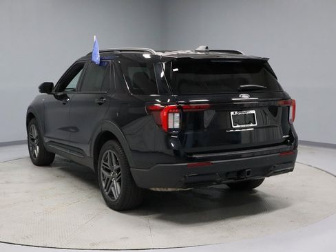 Certified 2025 Ford Explorer ST-Line w/ ST-Line Street Pack image 9