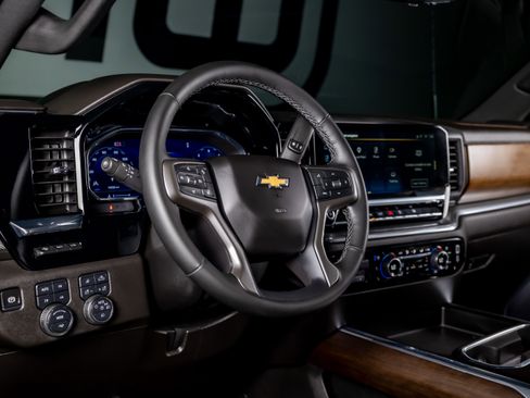 Used 2025 Chevrolet Silverado 3500 High Country w/ Technology Package AWD/4WD image 22
