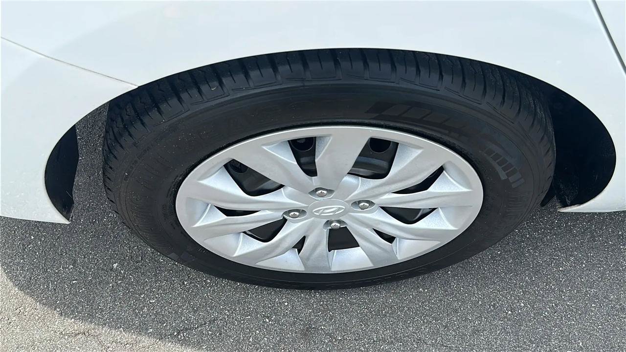 Used 2020 Hyundai Accent SE FWD image 17
