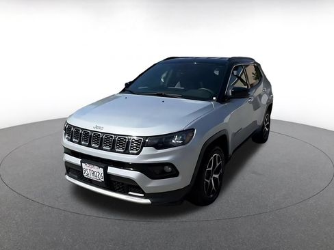 Used 2025 Jeep Compass Limited AWD/4WD image 5