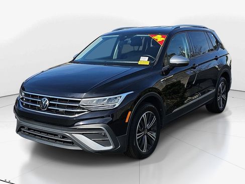 Used 2024 Volkswagen Tiguan SE image 8