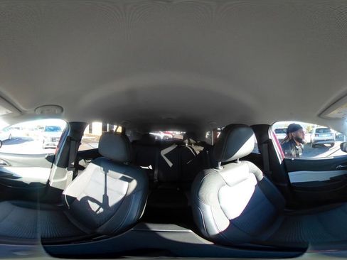 Used 2025 Chevrolet Trax LT w/ LT Convenience Package image 42