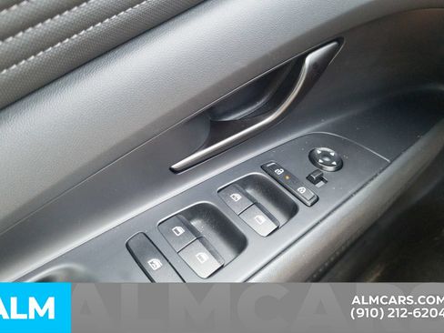 Used 2025 Hyundai Elantra Sport FWD image 16