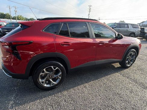 New 2026 Chevrolet Trax LT w/ Sunroof Package FWD image 8