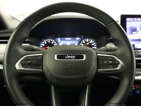 Used 2023 Jeep Compass Latitude image 18