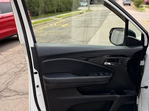 Used 2020 Honda Pilot Touring image 12